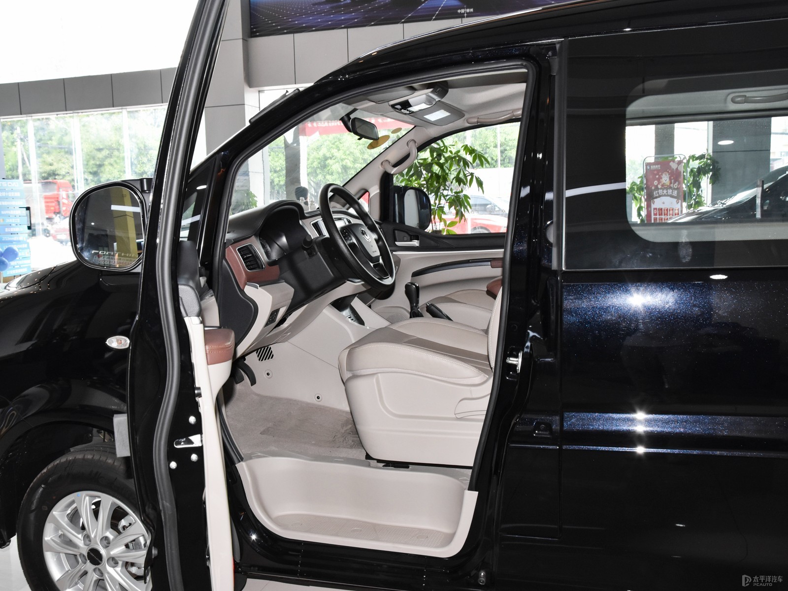 菱智 2022款 奮斗款 M5L 1.6L 豪華型 7座空間